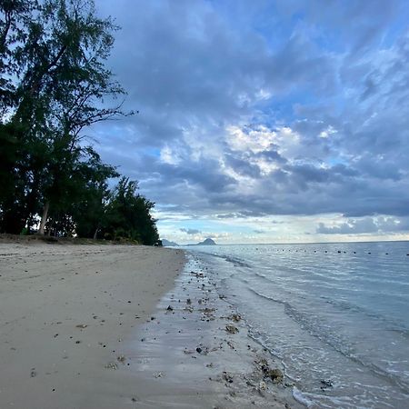 Sandstone Apartment A Walk To The Beach Flic en Flac Экстерьер фото