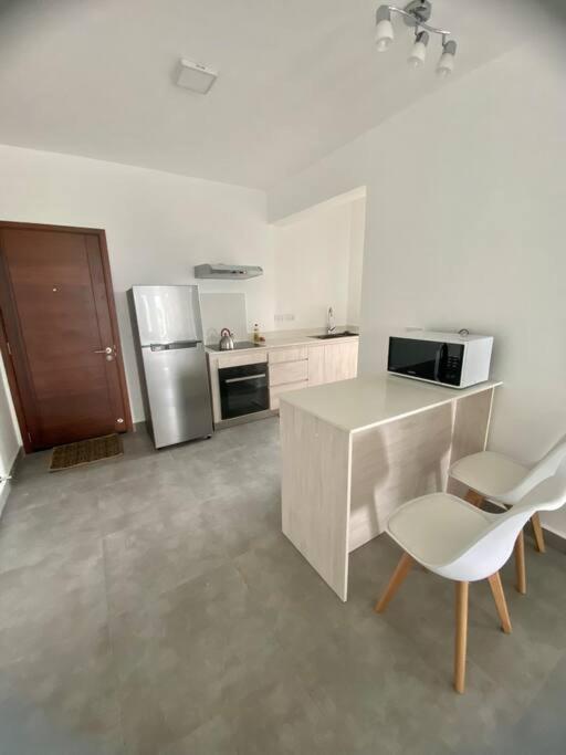 Sandstone Apartment A Walk To The Beach Flic en Flac Экстерьер фото