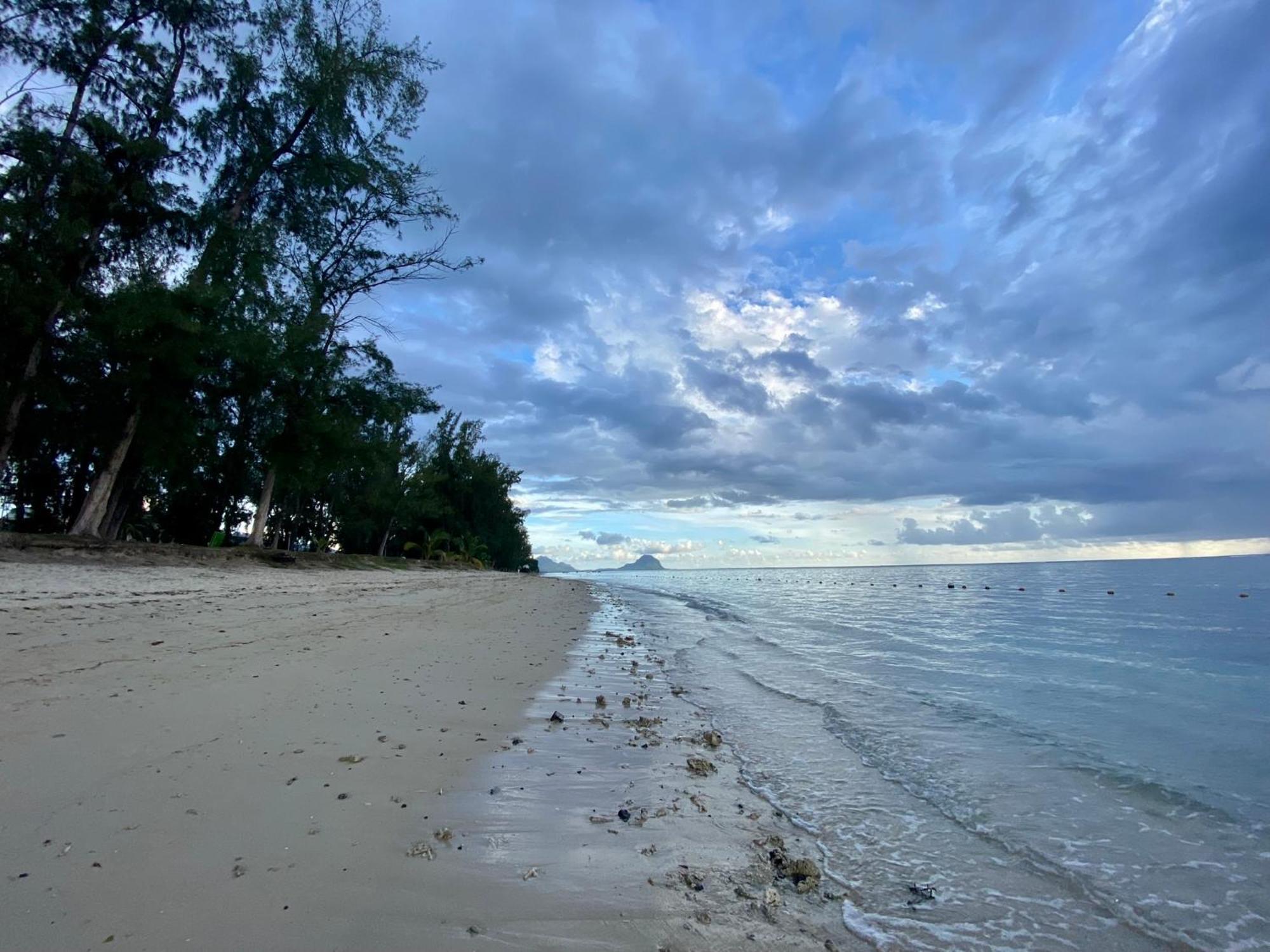 Sandstone Apartment A Walk To The Beach Flic en Flac Экстерьер фото