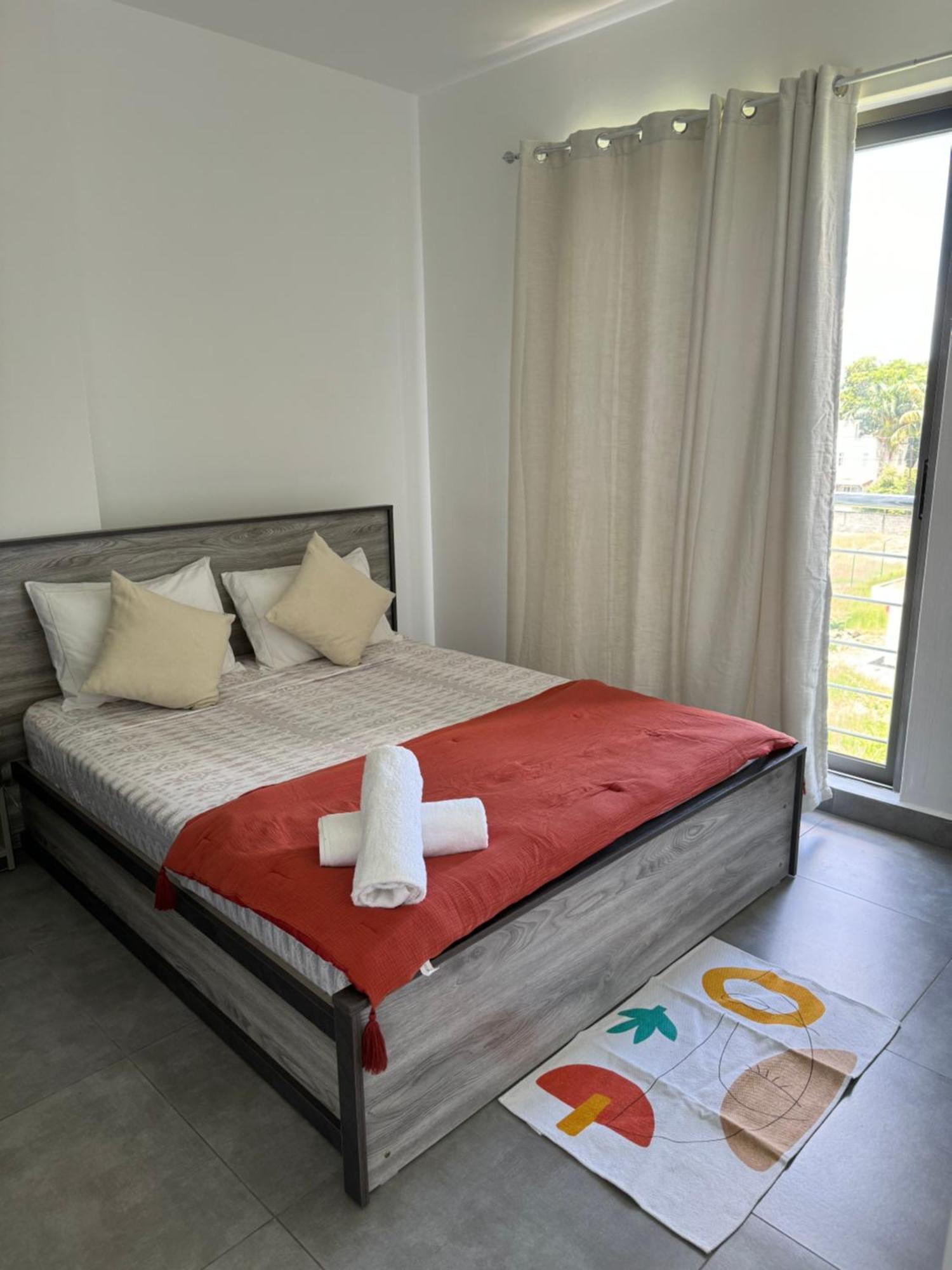 Sandstone Apartment A Walk To The Beach Flic en Flac Экстерьер фото