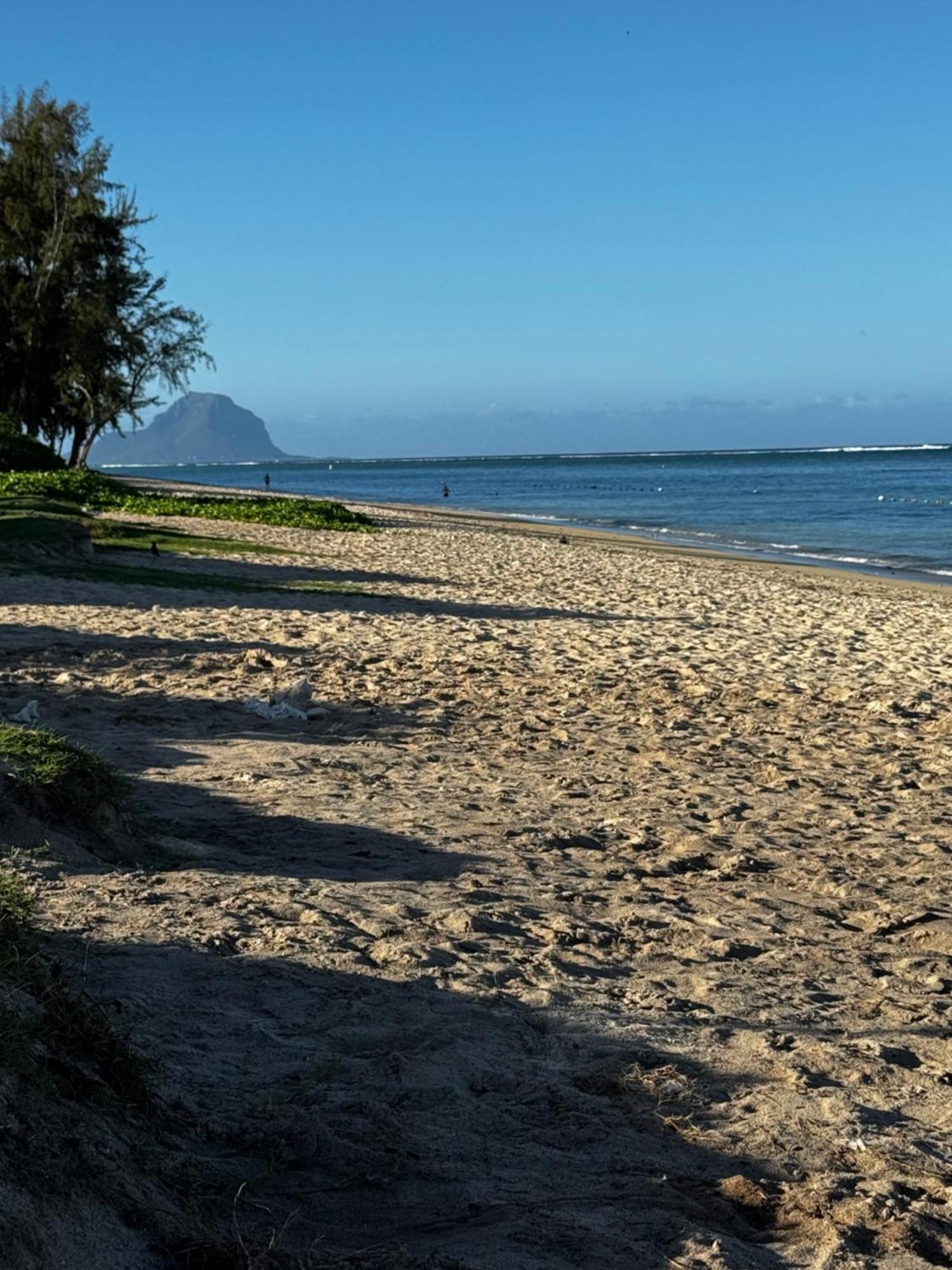 Sandstone Apartment A Walk To The Beach Flic en Flac Экстерьер фото